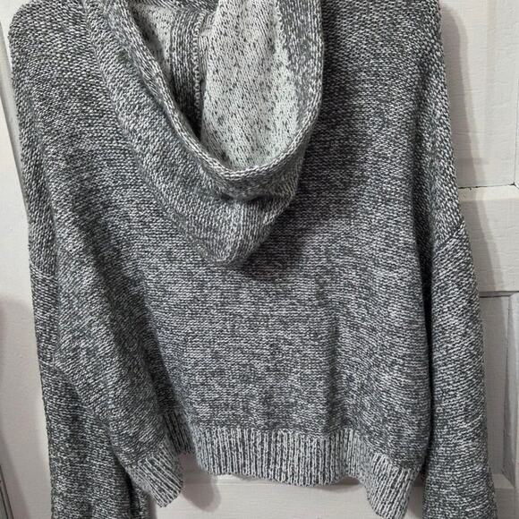 Ruby Moon Hoodie size L. Made out of 90% acrylic 9% nylon and 1% spandex - Picture 5 of 7